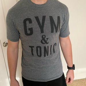 Men’s medium Tee Luv gray Gym & Tonic T-shirt